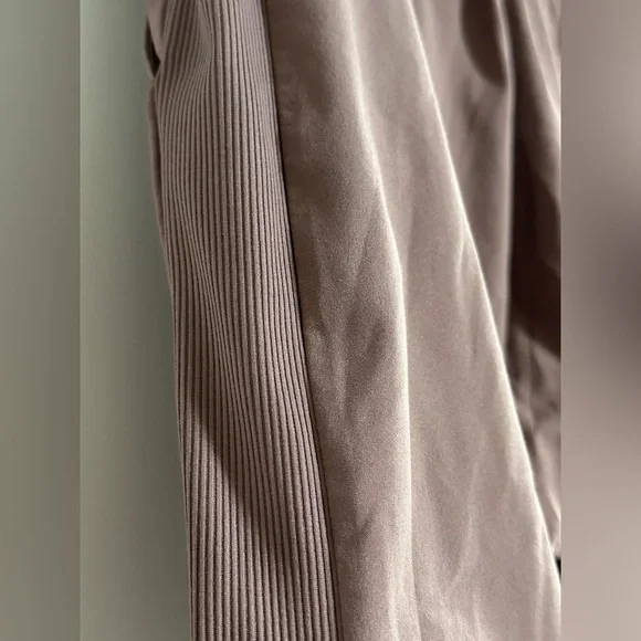 Athleta Brooklyn Ankle Pants in Taupe Size 12